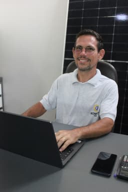 Charles — Gerente Comercial Komput Solar